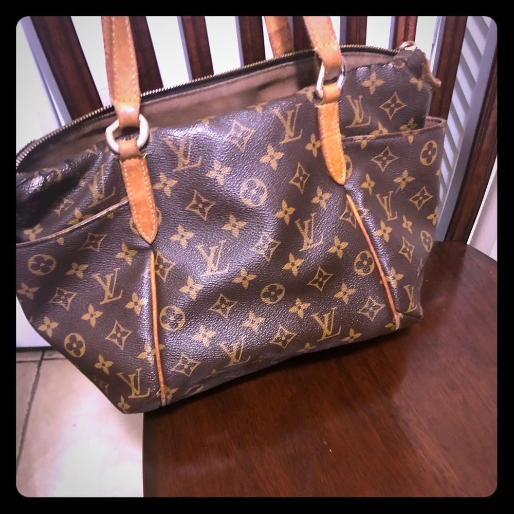 Authentic Louis Vuitton handbag!
